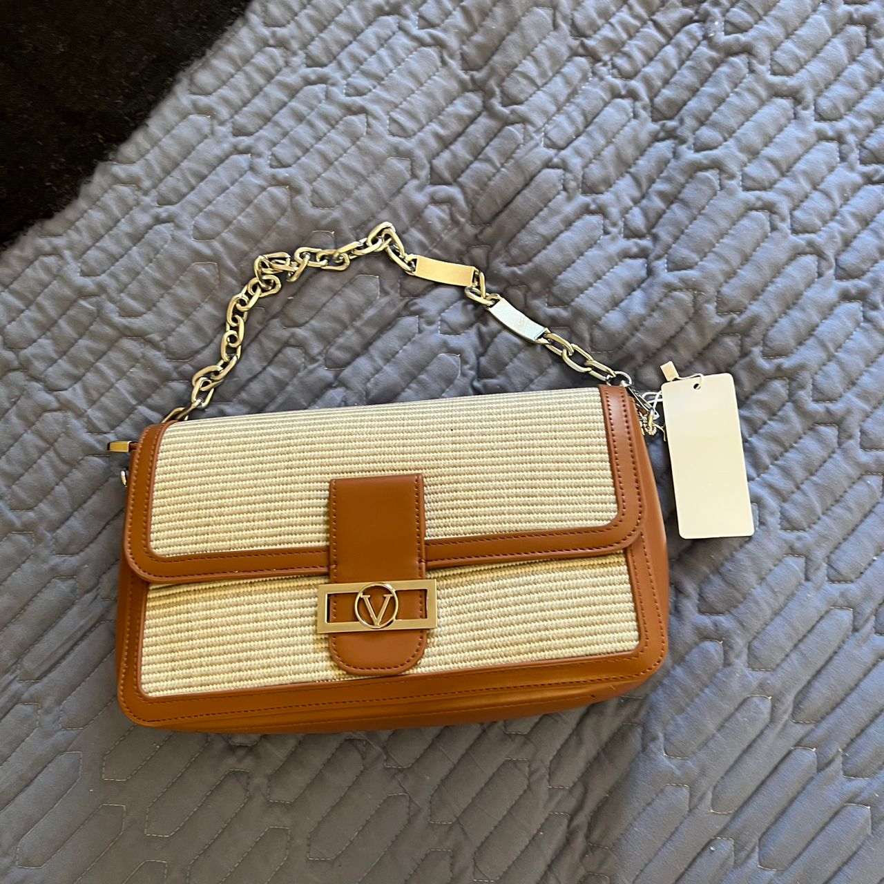 🤎 شنطة مارلا – أناقة الخامة ودفء التفاصيل