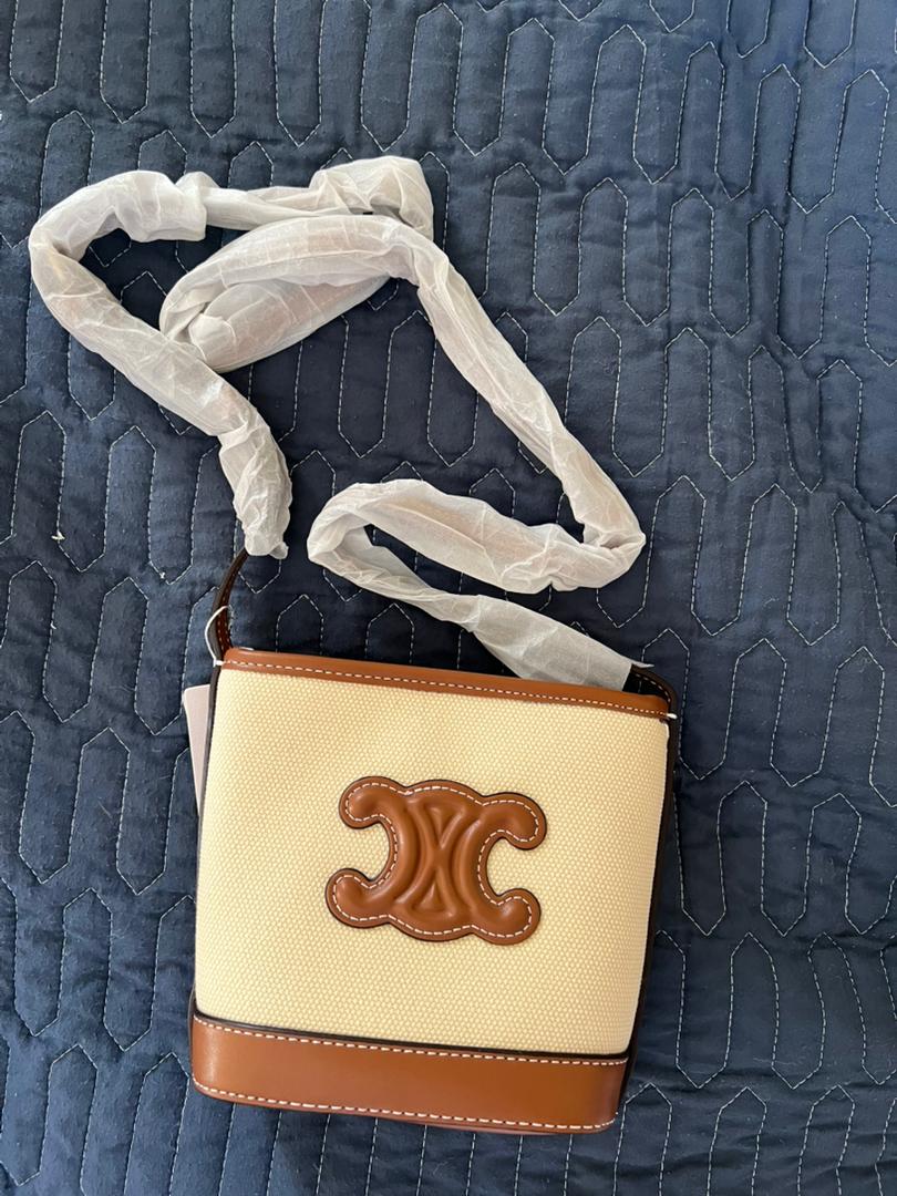 🤍 شنطة مايـلا – البساطة الفاخرة بأسلوب البوكت