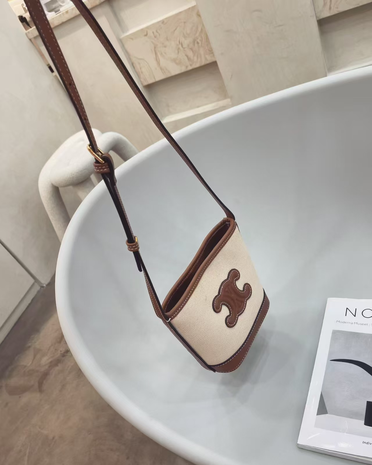 🤍 شنطة مايـلا – البساطة الفاخرة بأسلوب البوكت