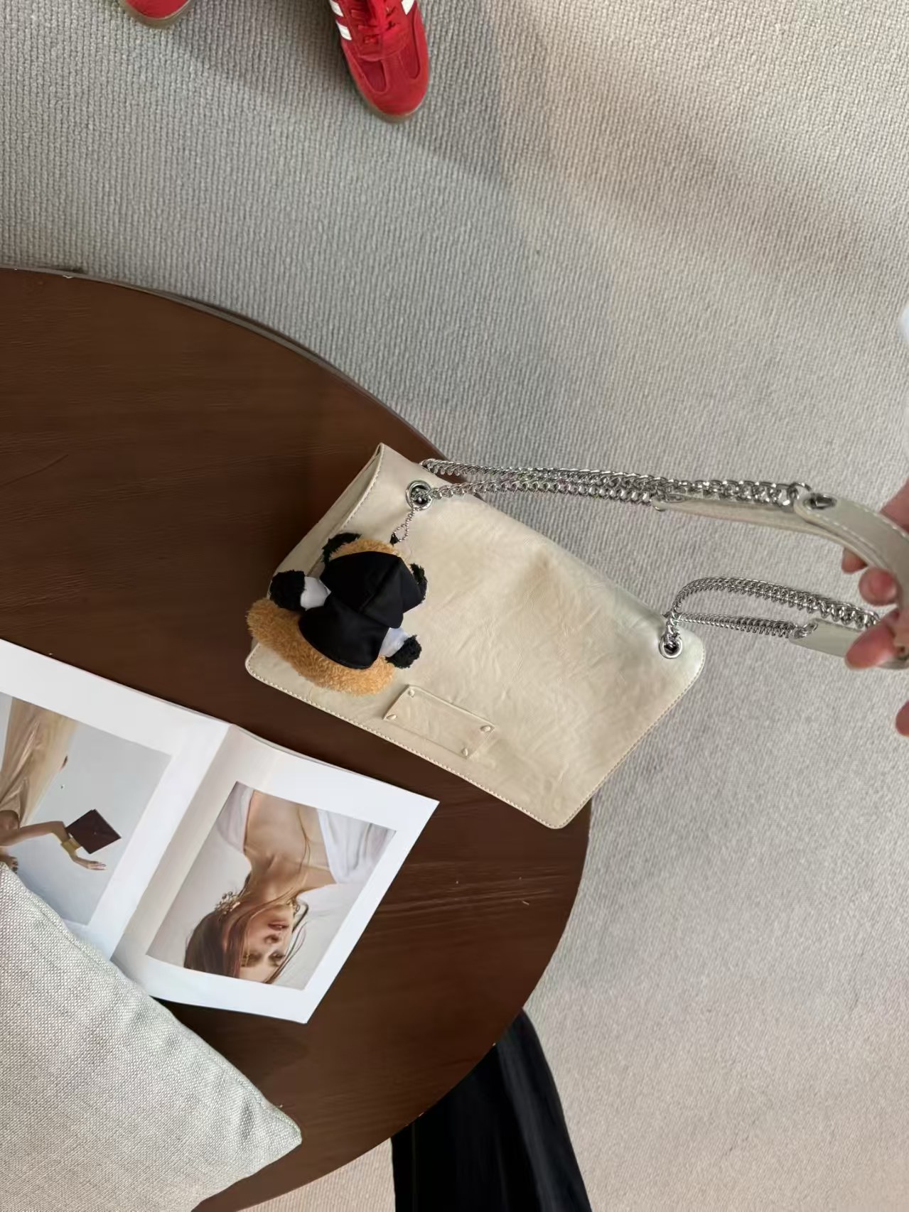 ❤️ شنطة رُبى – فخامة المعدن بلمسة لونية جريئة