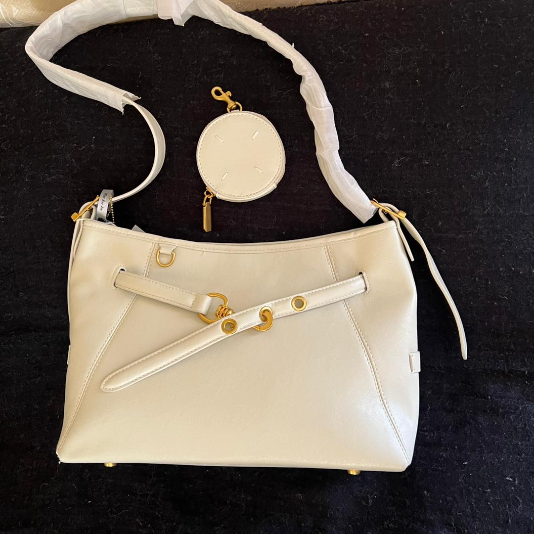 شنطة Rouge Élégance