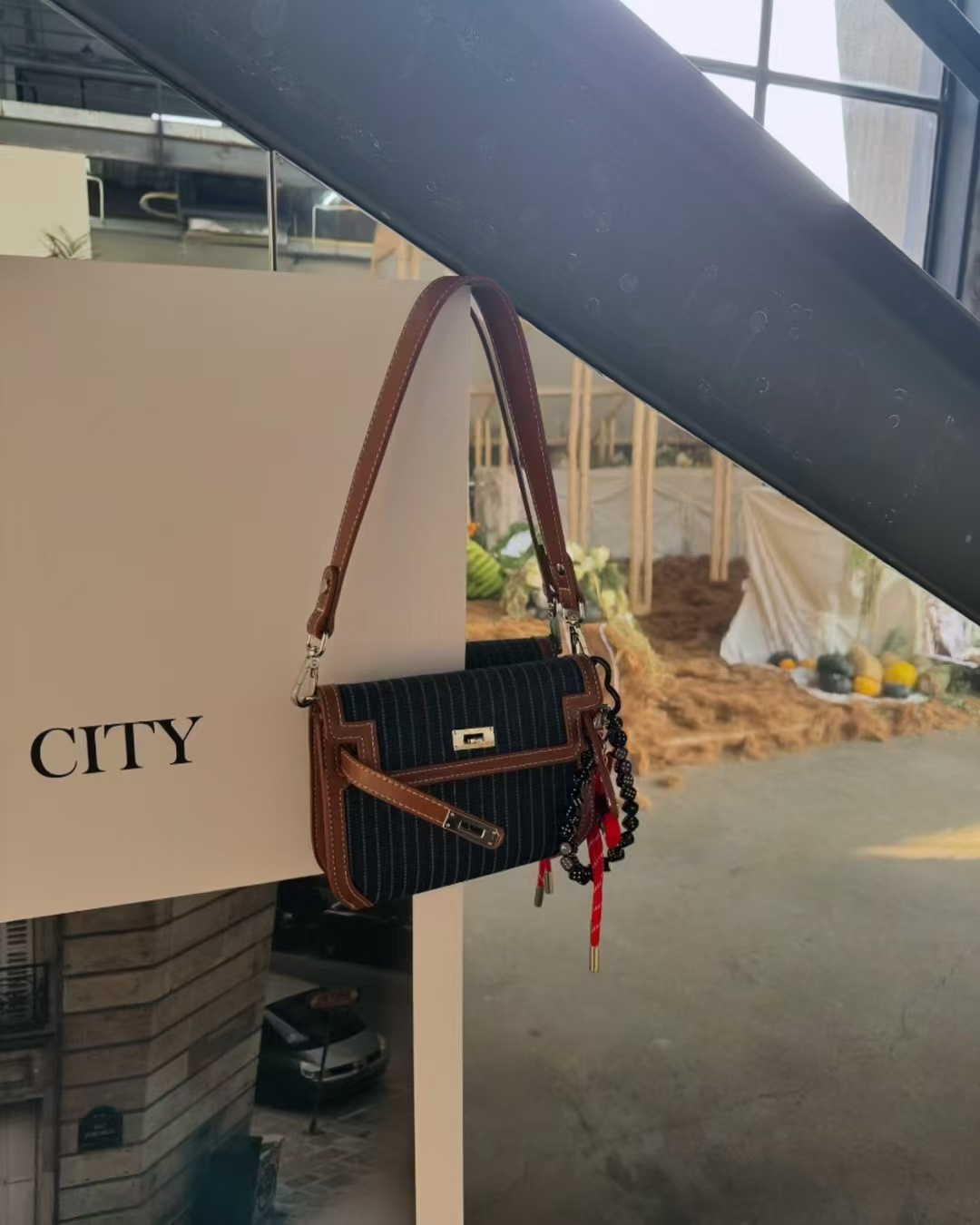 شنطة ميني ديڤينا كلاسيك ( المستوحاه من هرمز )