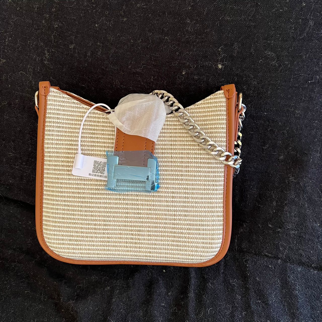 🤎 شنطة ليـورا – أناقة مريحة بتفاصيل عصرية