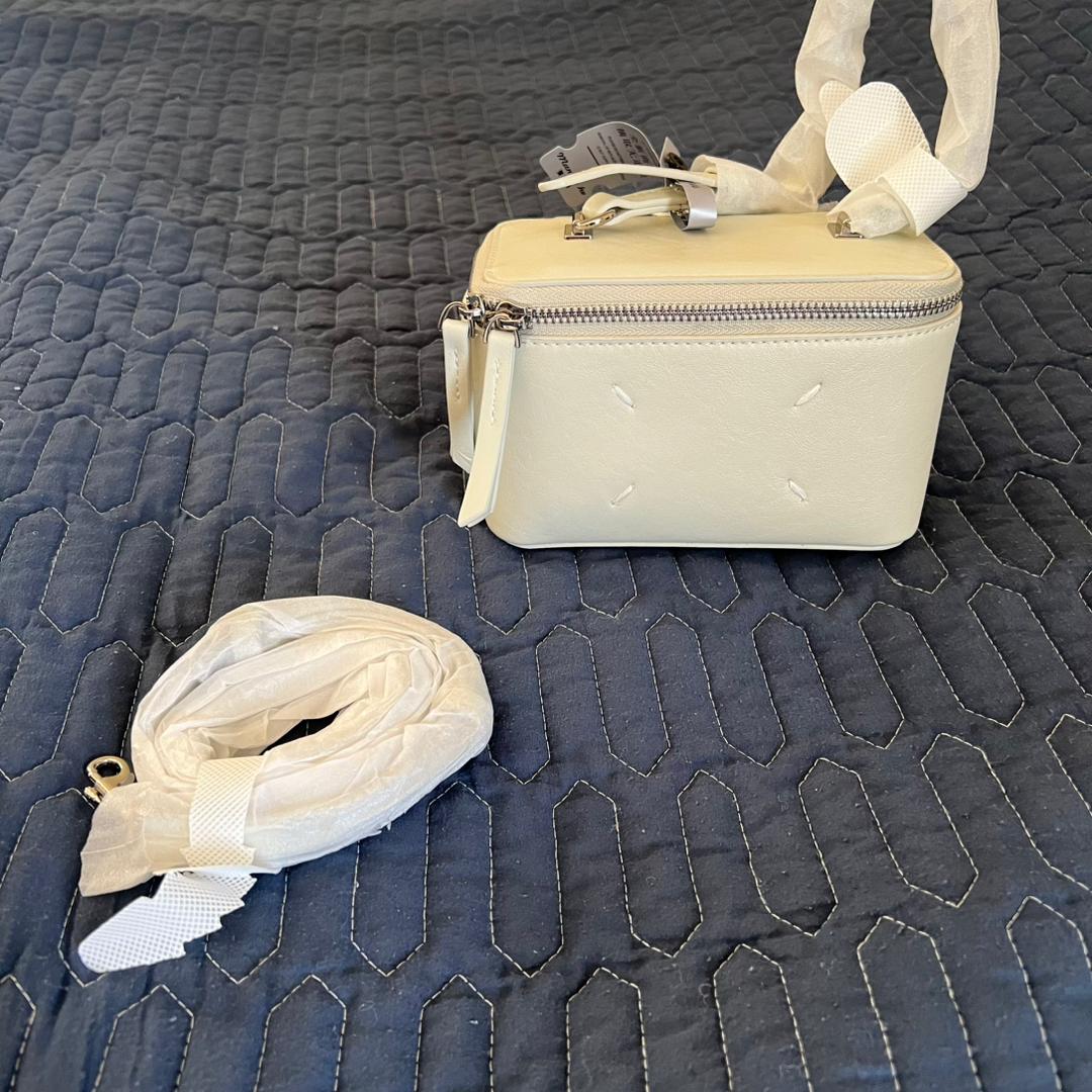 🤍 شنطة مِـيرا – الأناقة في صندوق صغير