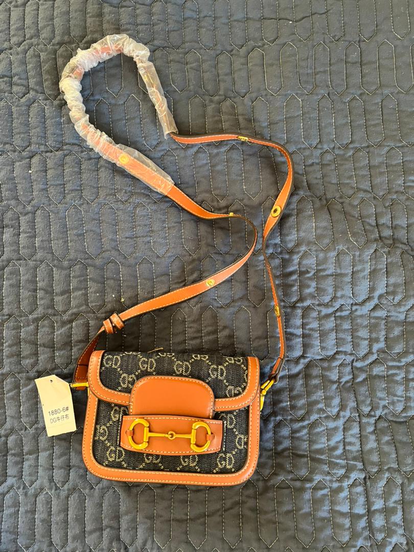 👜 شنطة Gucci Classic Cross – الكلاسيكية الأنيقة