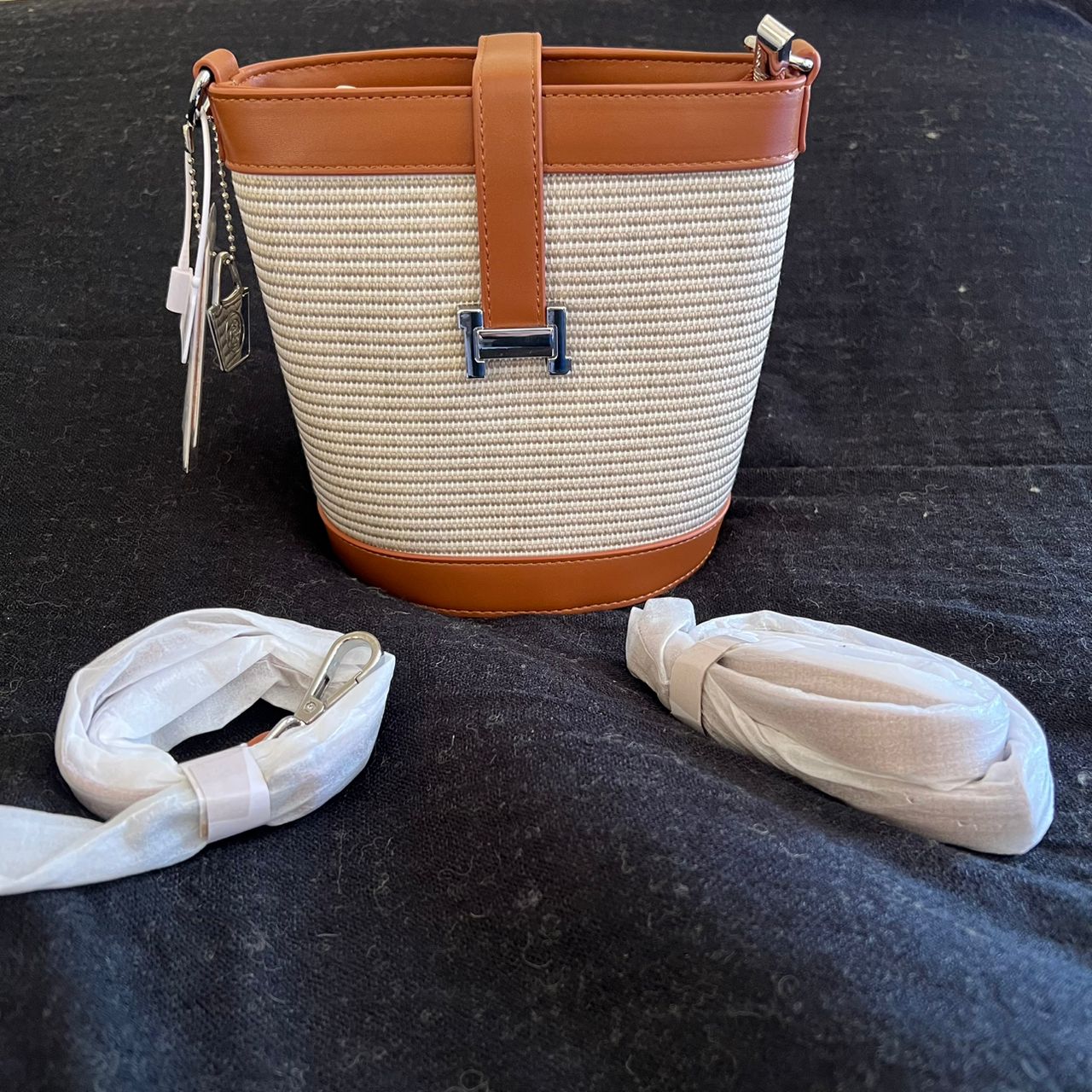 🤎 شنطة نـايـلا – لمسة البوكت الكلاسيكية الفاخرة