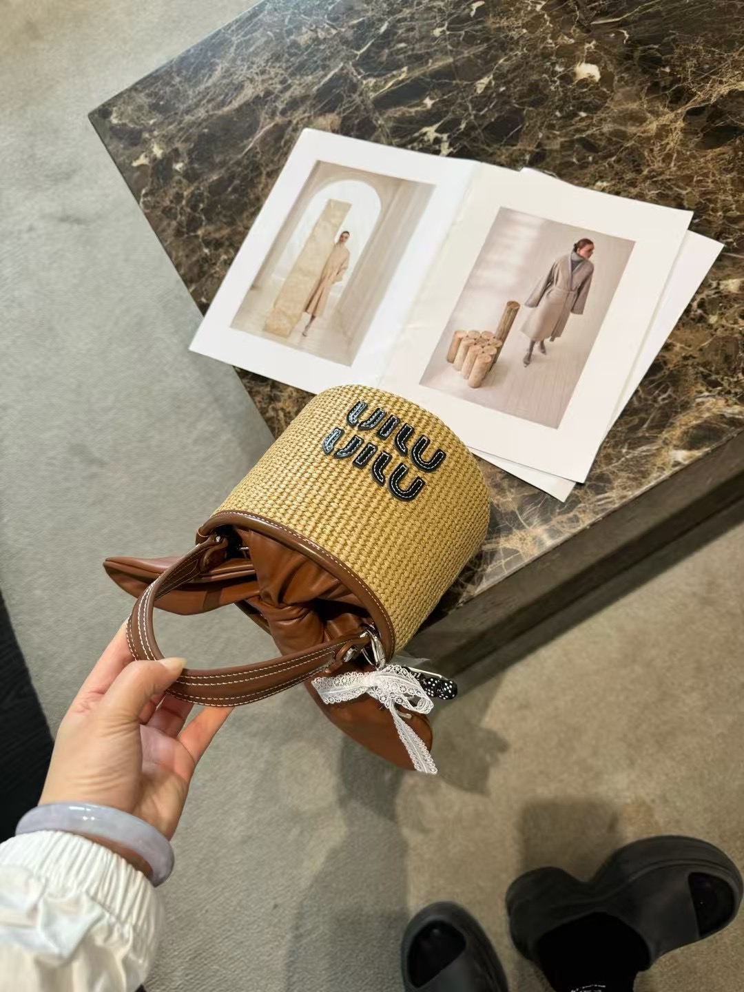 هاربر ستايل الدلو الراقية من miu miu