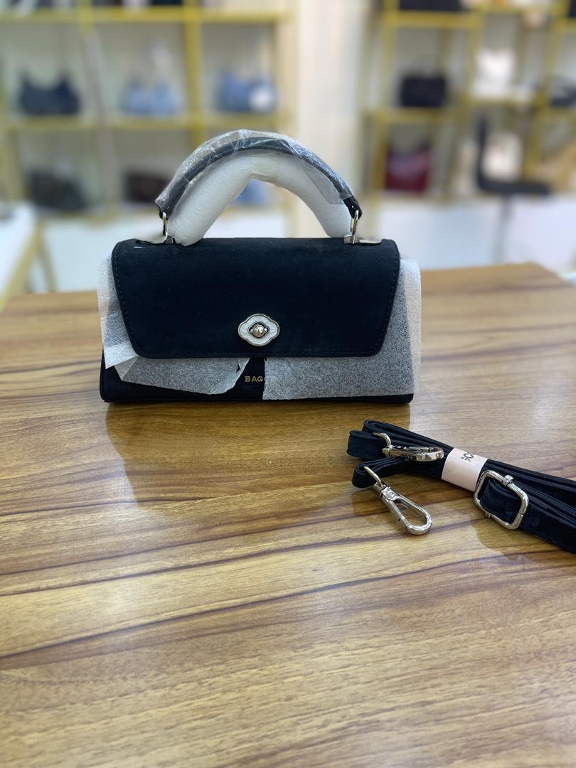 شنطة BAGCO ( المخملية )