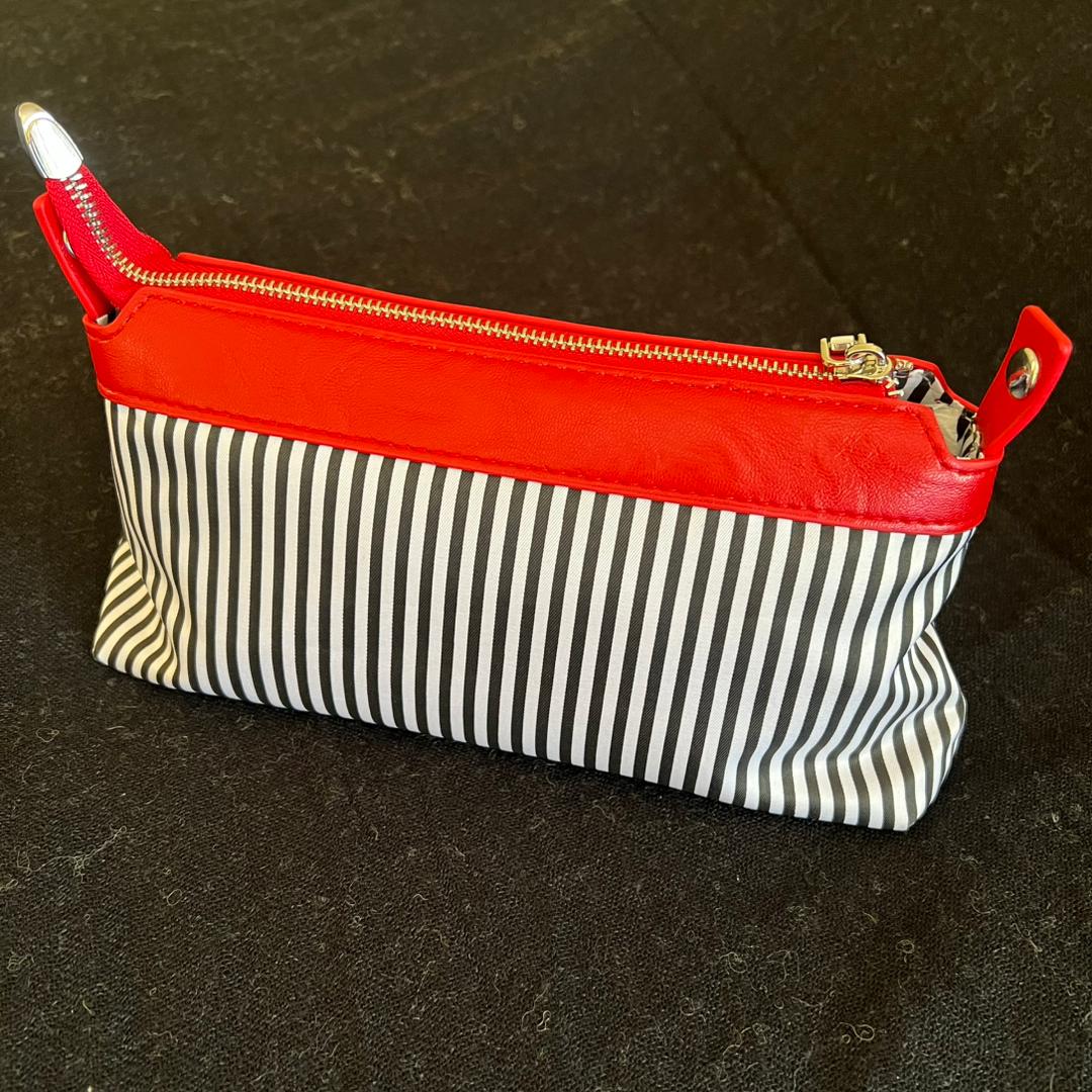 ❤️ شنطة رُبى – فخامة المعدن بلمسة لونية جريئة