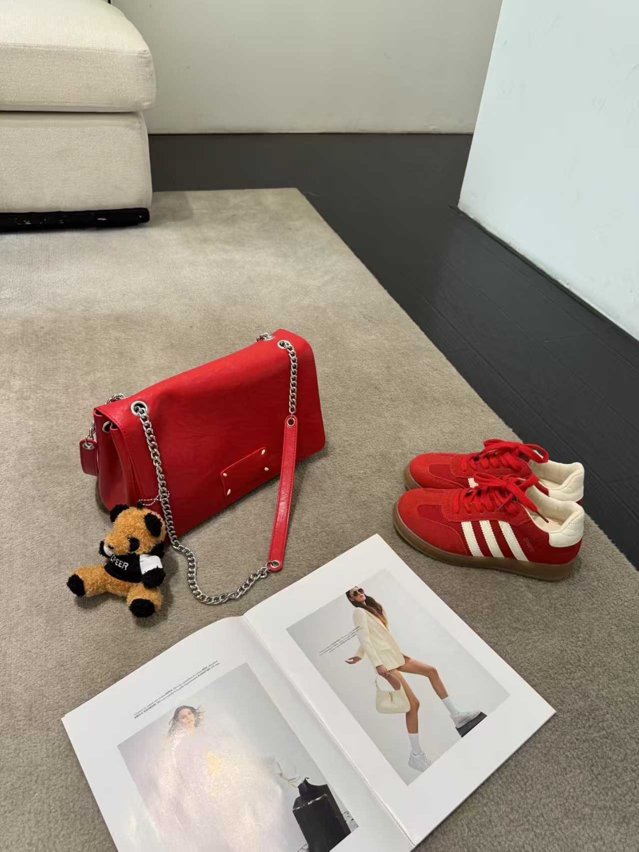 ❤️ شنطة رُبى – فخامة المعدن بلمسة لونية جريئة