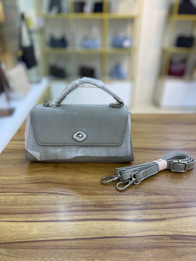 شنطة BAGCO ( المخملية )