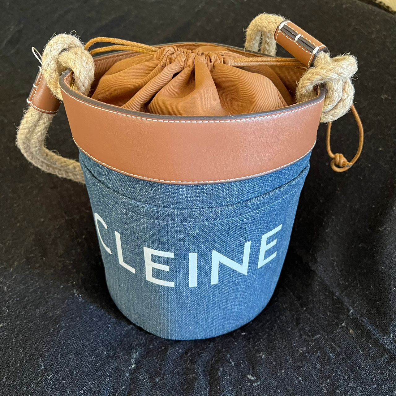 شنطة Celine Bucket – الدلو الجينز العصرية