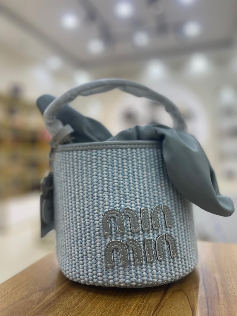 هاربر ستايل الدلو الراقية من miu miu