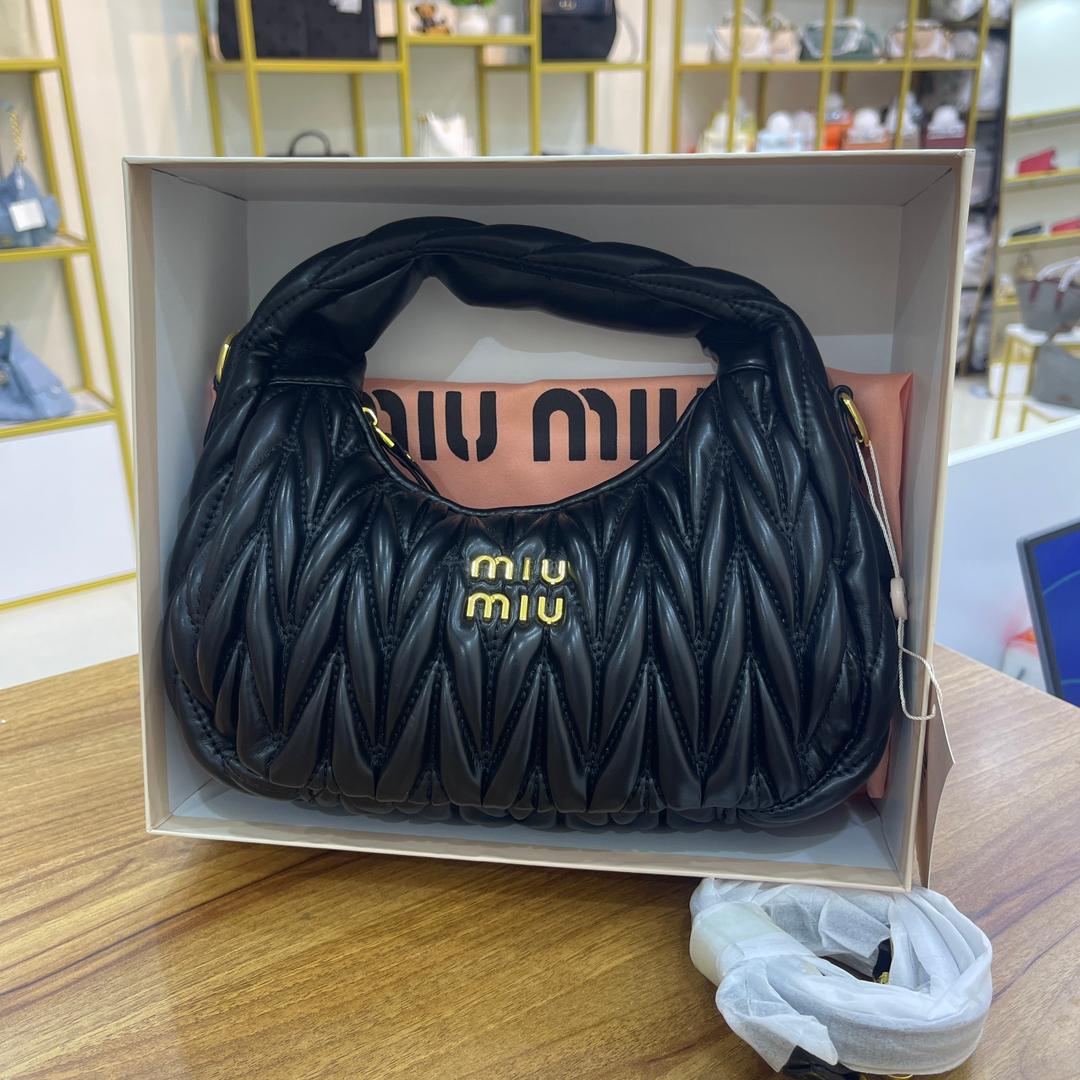 شنطة MIU MIU الكبيرة