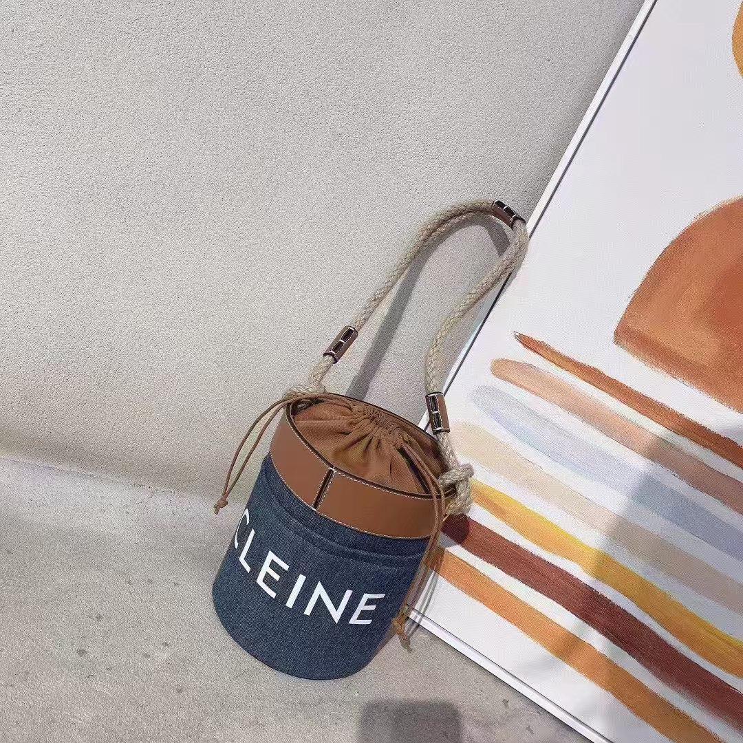 شنطة Celine Bucket – الدلو الجينز العصرية