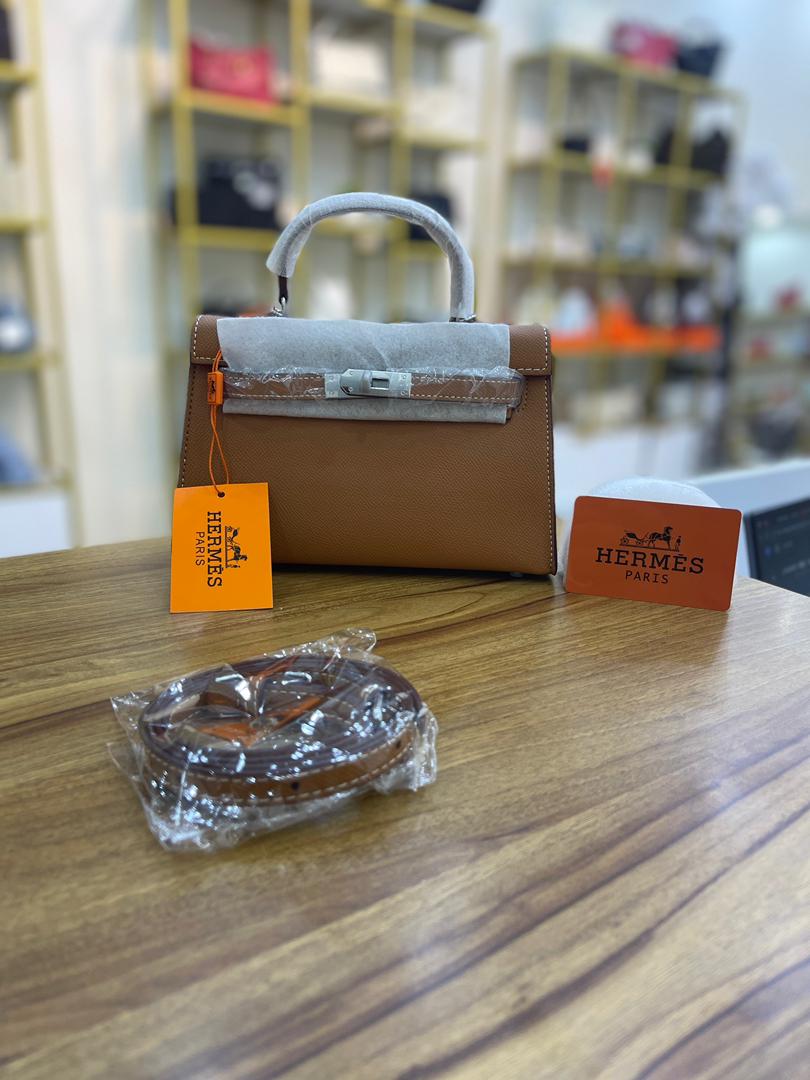 HERMES ( PARIS ) هيرمز  ( الحجم  صغير )