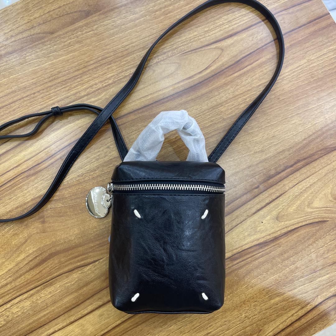 شنطة إيريس كروس (Iris Cross Bag)