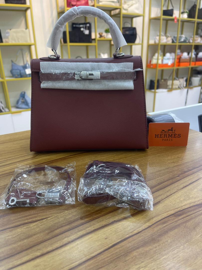 HERMES ( PARIS ) هيرمز  ( الحجم  الكبير )