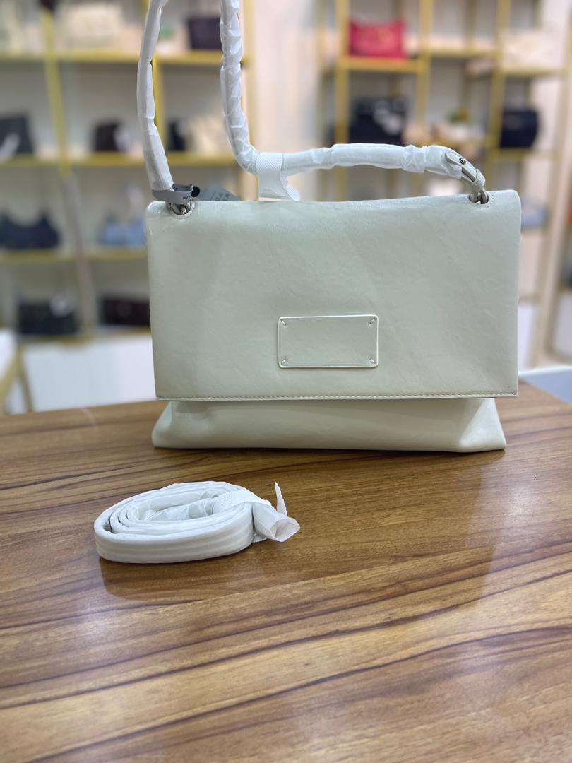 🤍 شنطة إيـلـا – لمسة الأناقة البيضاء