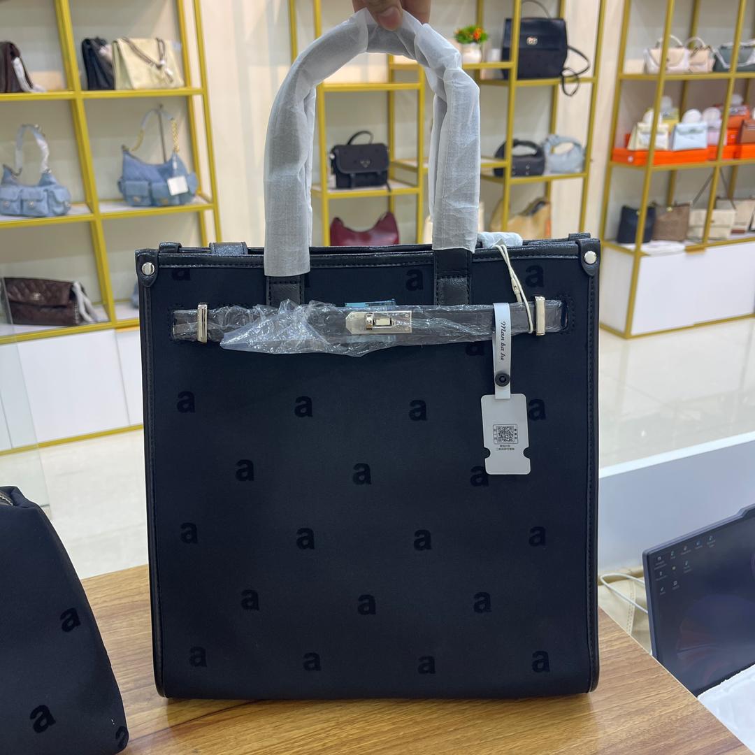 🖤 شنطة ÉLÉNE – حجم بوكس فاخر