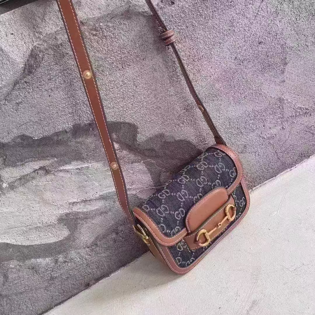 👜 شنطة Gucci Classic Cross – الكلاسيكية الأنيقة