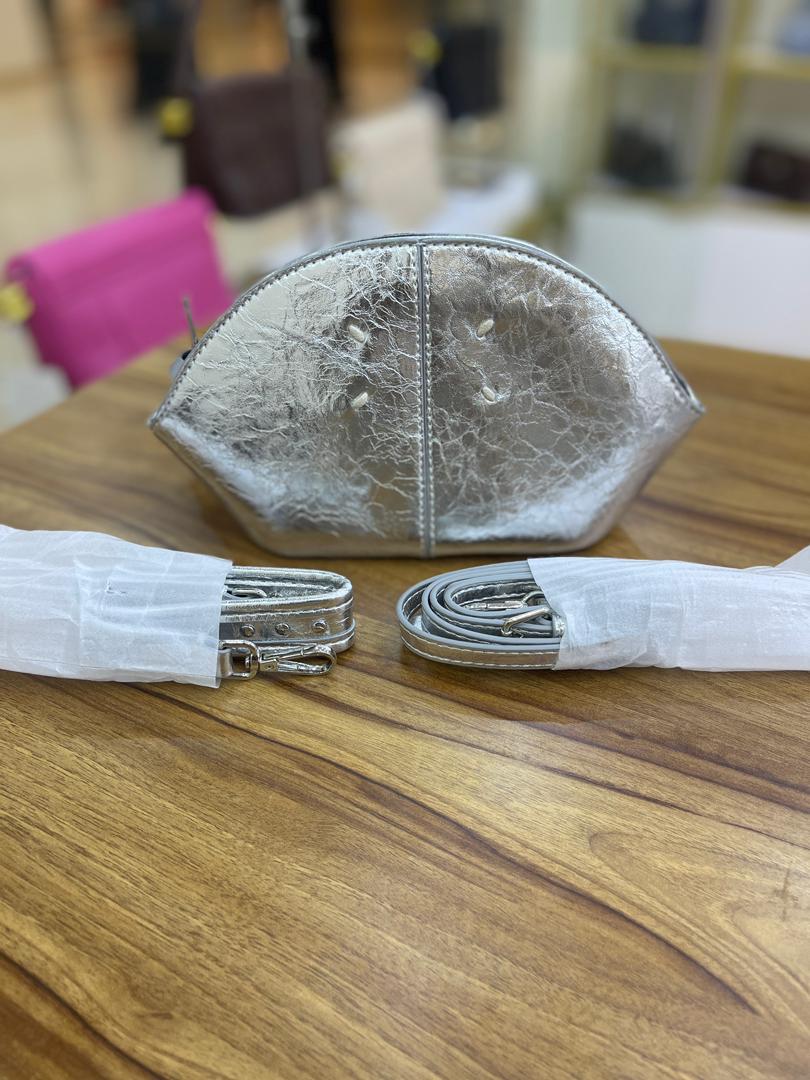 ❤️ شنطة نُـور – أناقة لامعة بألوان متعددة