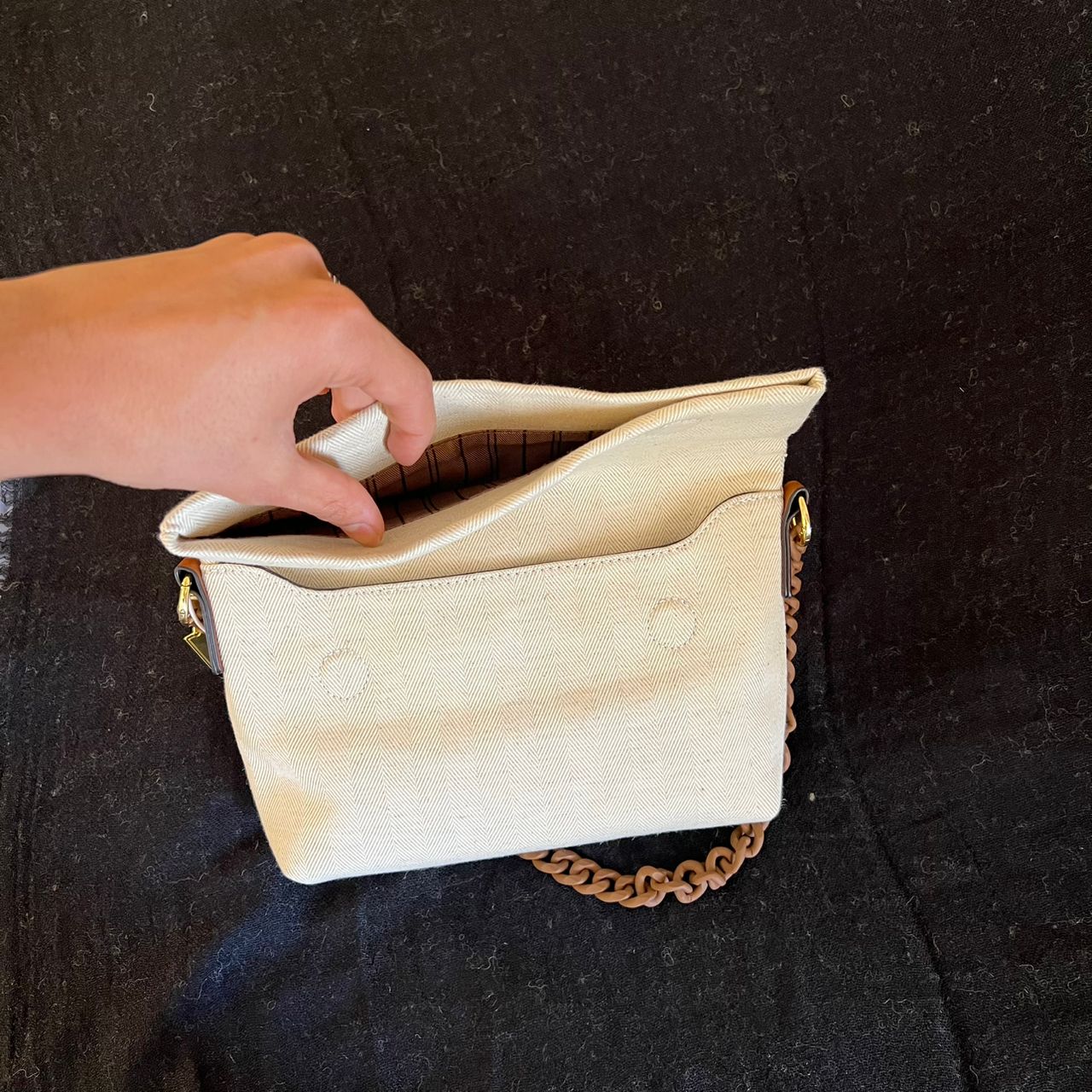 🤍 شنطة ألينا – أناقة الانسيابية البسيطة