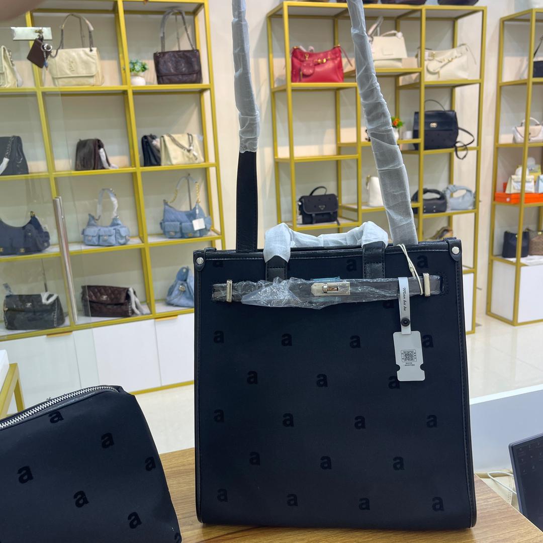 🖤 شنطة ÉLÉNE – حجم بوكس فاخر