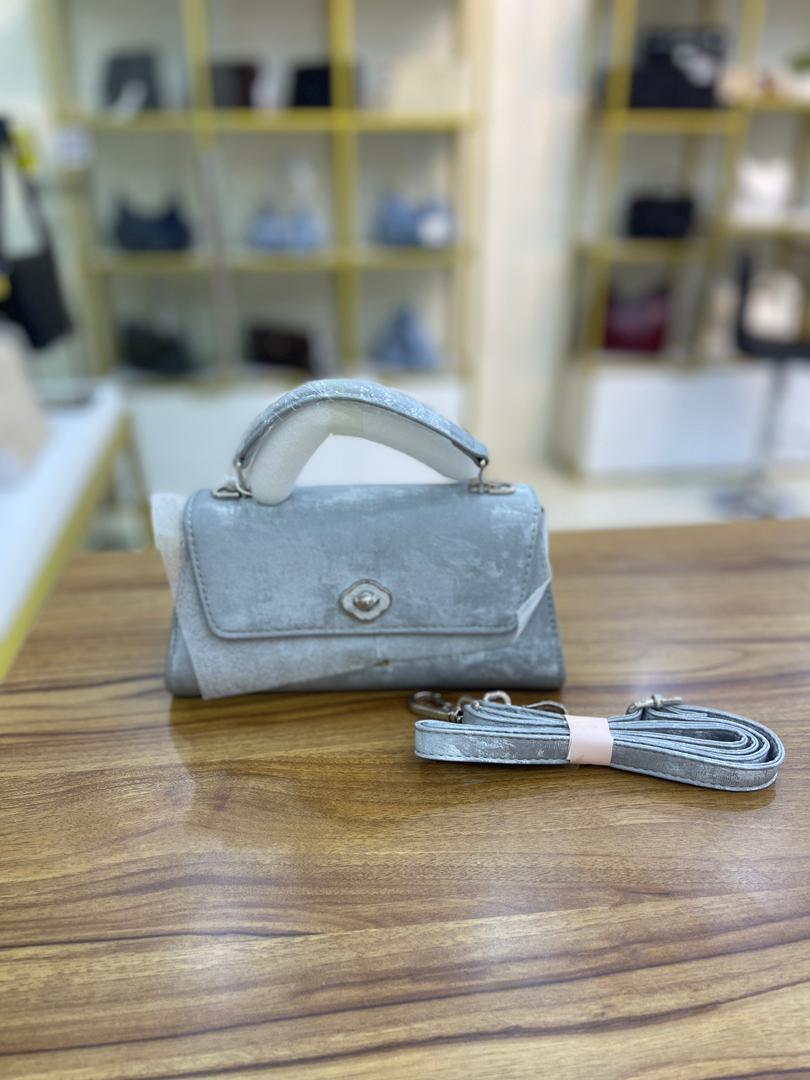 شنطة BAGCO ( المخملية )