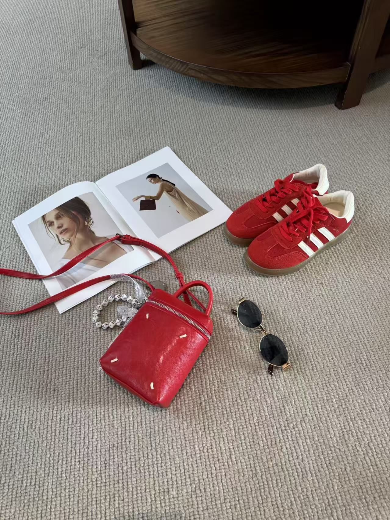 شنطة إيريس كروس (Iris Cross Bag)