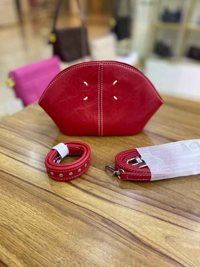 ❤️ شنطة نُـور – أناقة لامعة بألوان متعددة