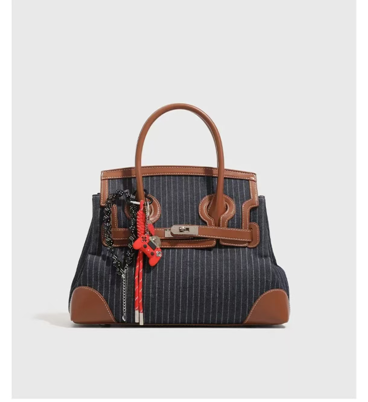 شنطة ديڤينا كلاسيك ( المستوحاه من هرمز )