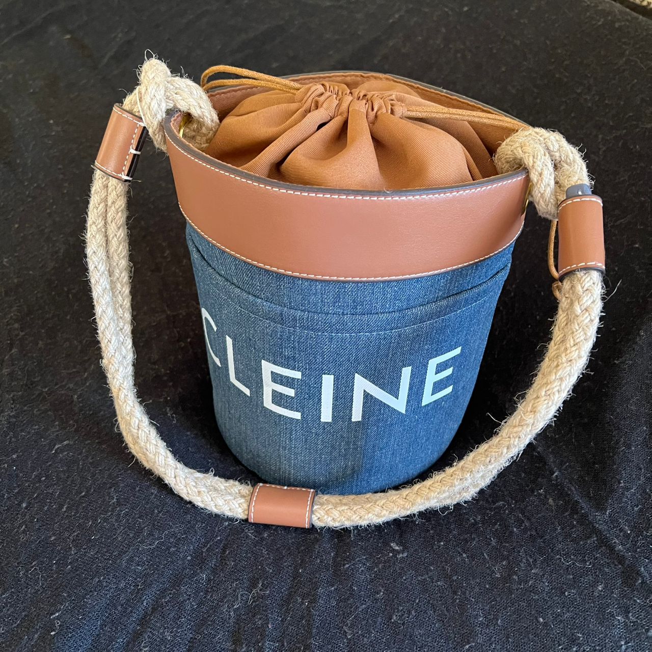 شنطة Celine Bucket – الدلو الجينز العصرية