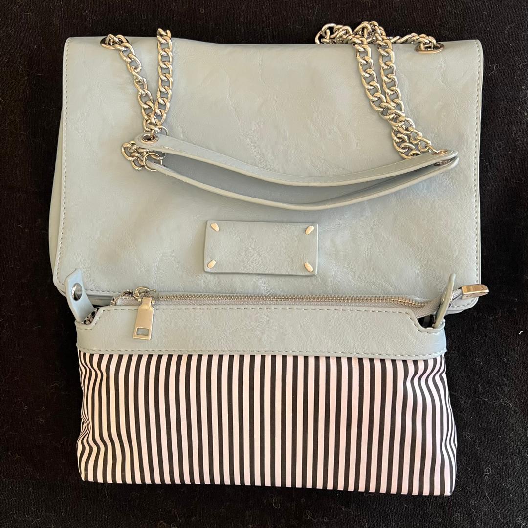 ❤️ شنطة رُبى – فخامة المعدن بلمسة لونية جريئة