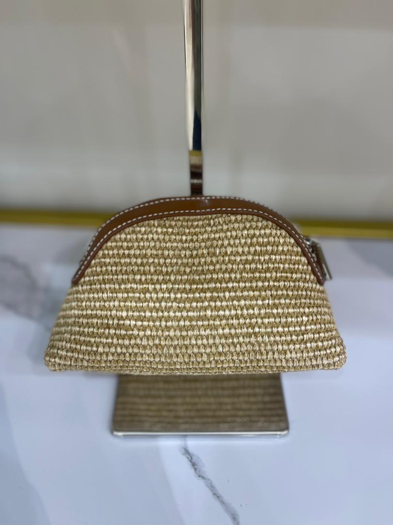 شنطة برايم كلاس الراقية (شنطة يد مع بوش صغير)