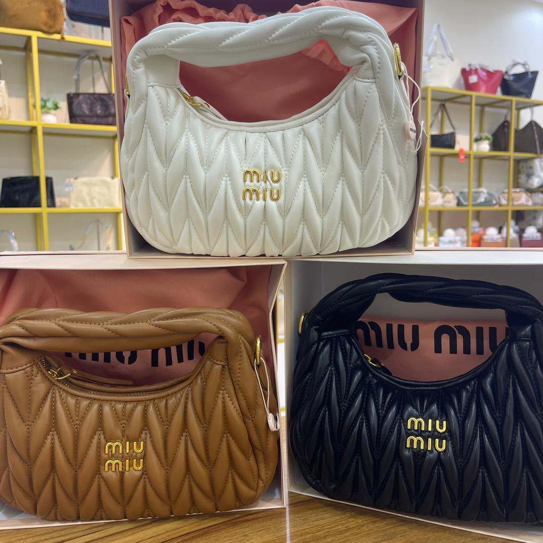 شنطة MIU MIU الكبيرة