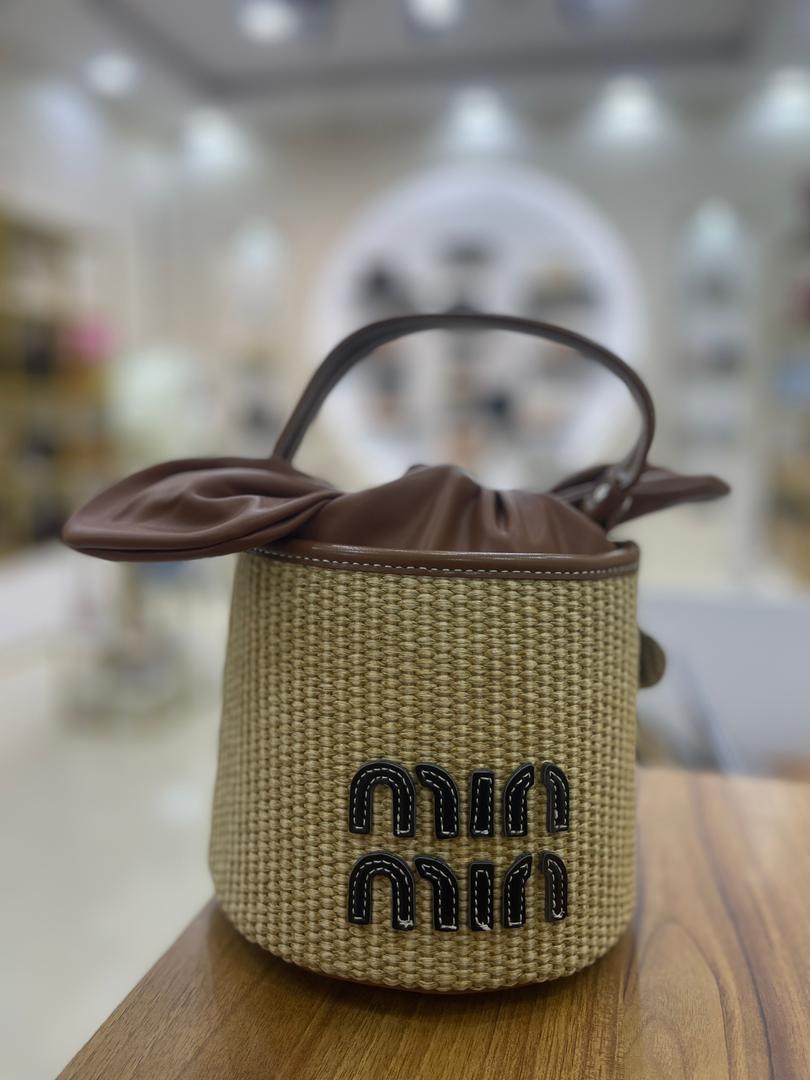 هاربر ستايل الدلو الراقية من miu miu