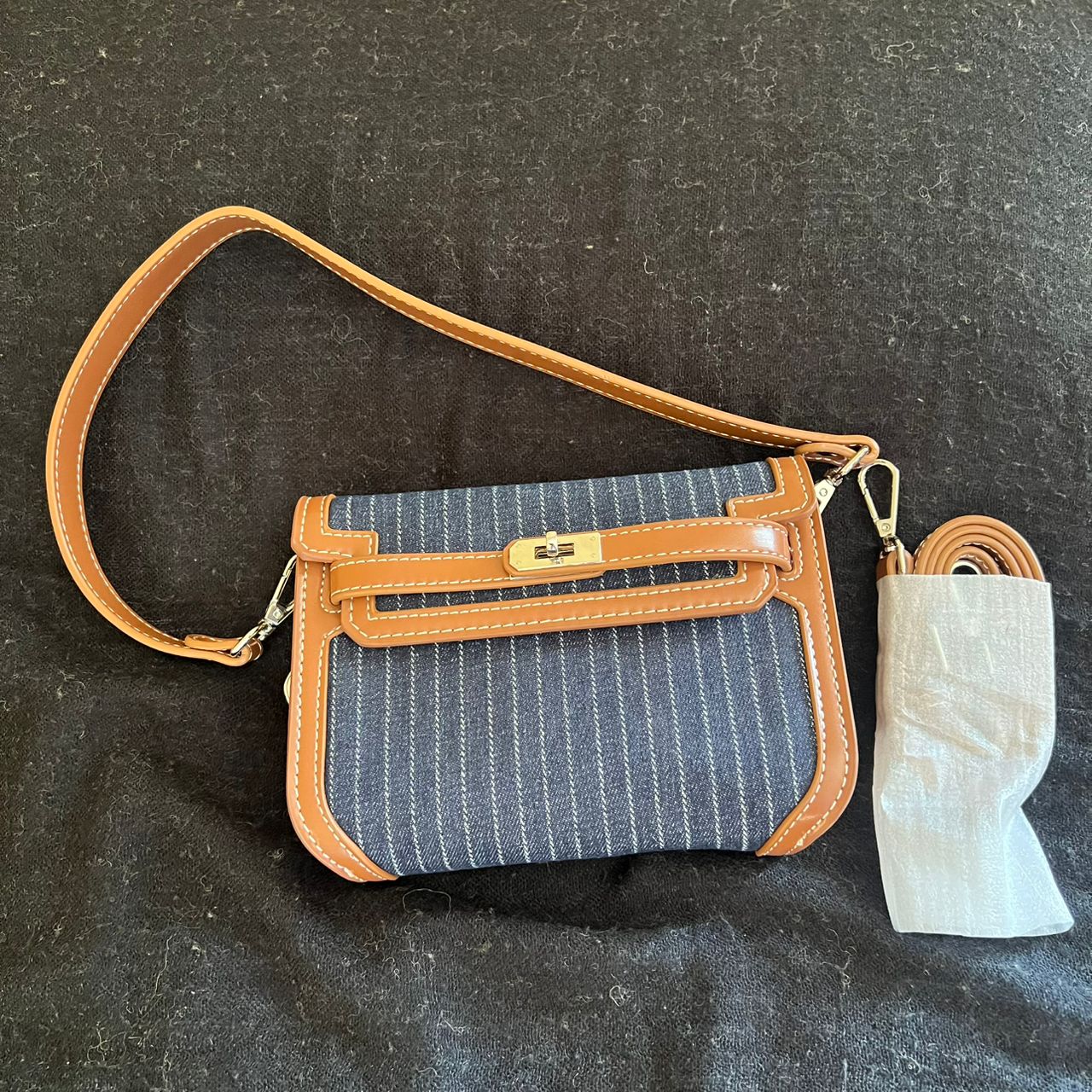 شنطة ميني ديڤينا كلاسيك ( المستوحاه من هرمز )