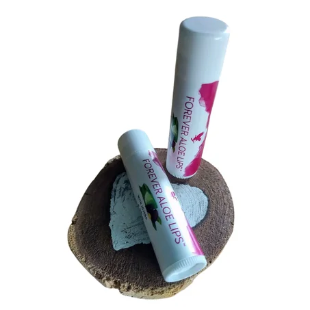 💄 Forever Aloe Lips   عناية طبيعية بالشفايف… طول اليوم