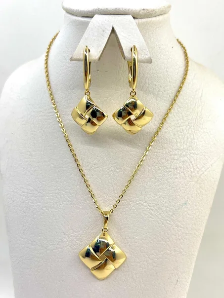 Collier et boucles d’oreilles