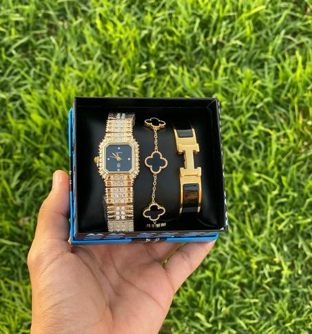 طقم فاخر نسائي أنيق – ساعة مرصعة بالأحجار + سوار ذهبي فاخر + سوار ورقي بتصميم البرسيم الأسود