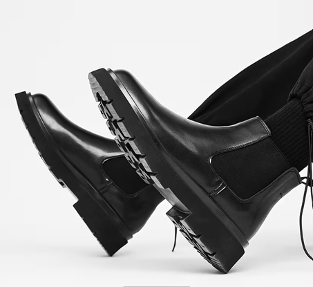 الخطوة الفاصلة في أناقتك مع حذاء RS LEATHER