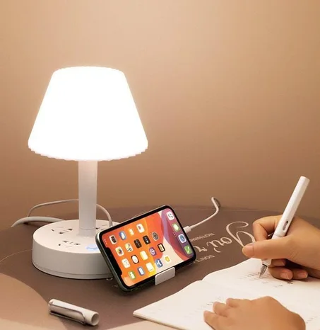 Lampe de Chevet LED avec Multiprise Intégrée – Design & Praticité