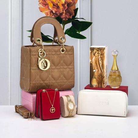 باقة نسائية فاخرة 5 قطع....  هدية مثالية لكل مناسبة!