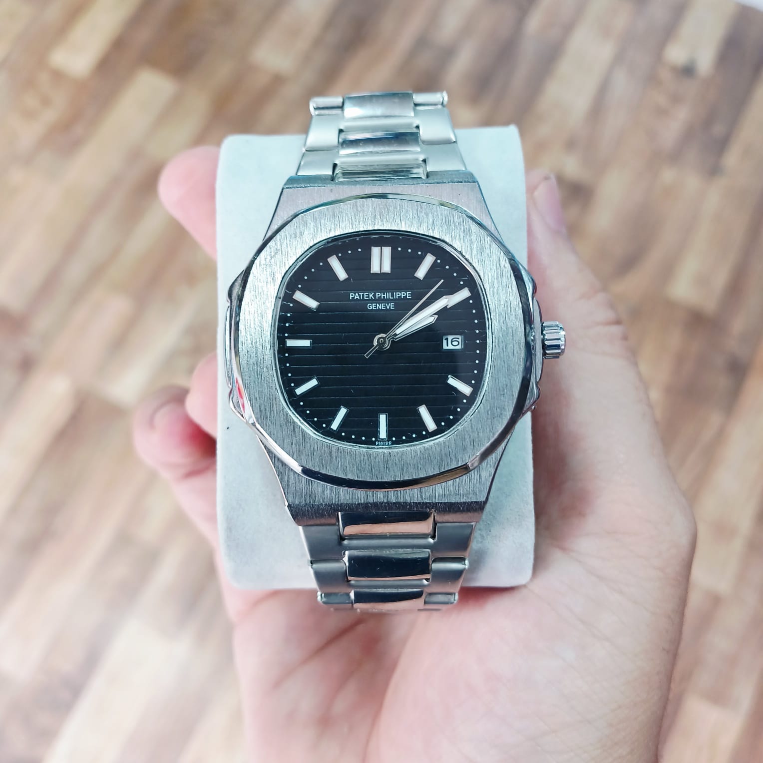 ساعة فخمة من Patek Philippe