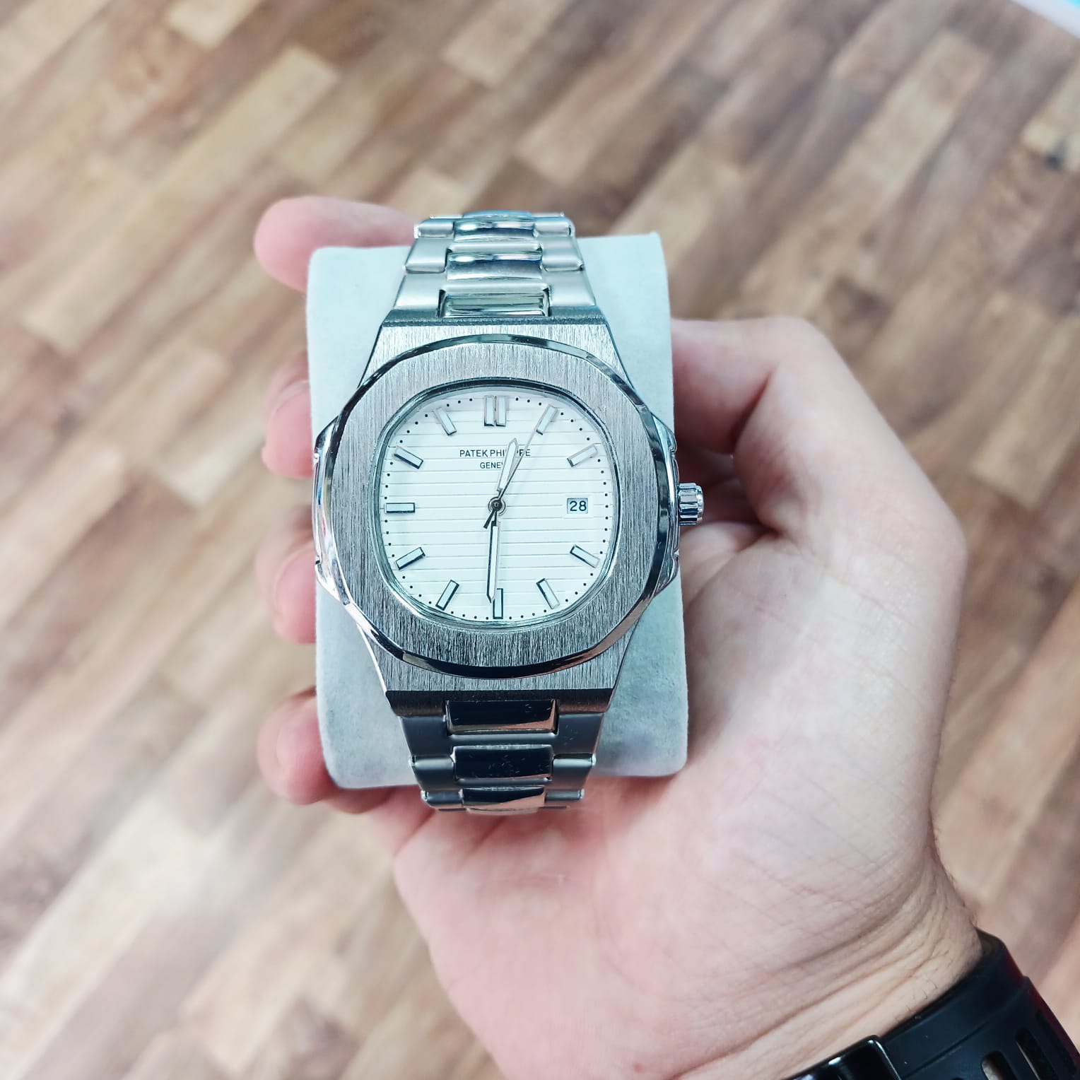 ساعة فخمة من Patek Philippe