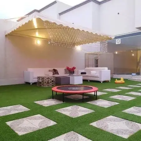 الحدائق والخارج