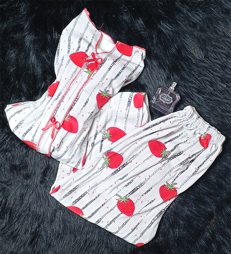 بيجامة خفيفة ومريحة  بألوان زوينة وتصميم أنيق 🎀🍓