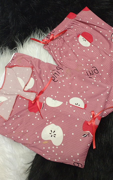 طقم بيجامة نسائية أنيقة