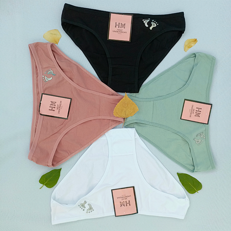 مجموعة من الملابس الداخلية النسائية
